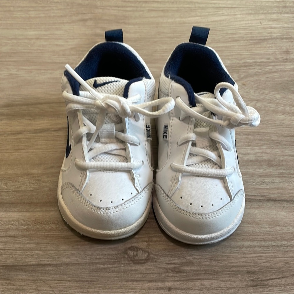 Toddler Nike Sneakers size 4